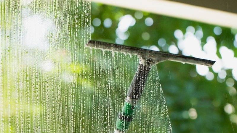 Fensterreinigung Hannover – streifenfreie Scheiben innen und außen