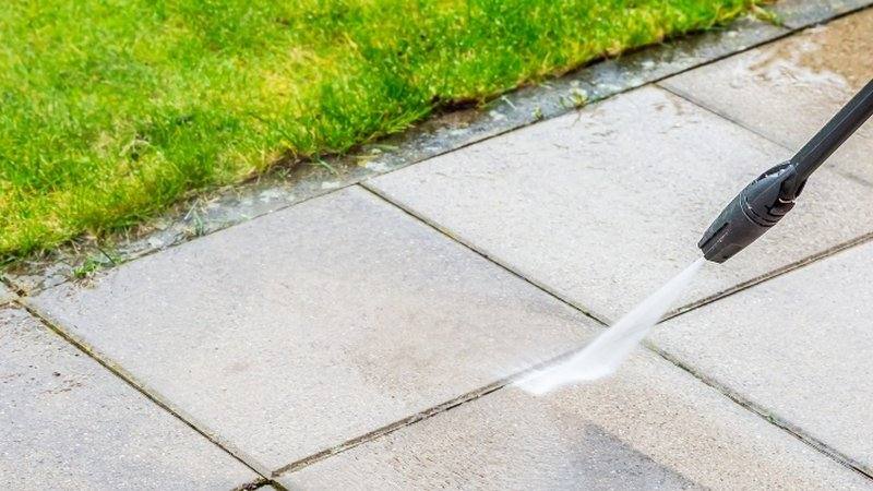 Terrassenreinigung Hannover – Pflastersteine und Platten professionell gereinigt